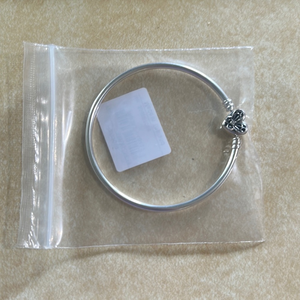 Brand New Pandora 19cm 7.5 inch butterfly heart bangle bracelet